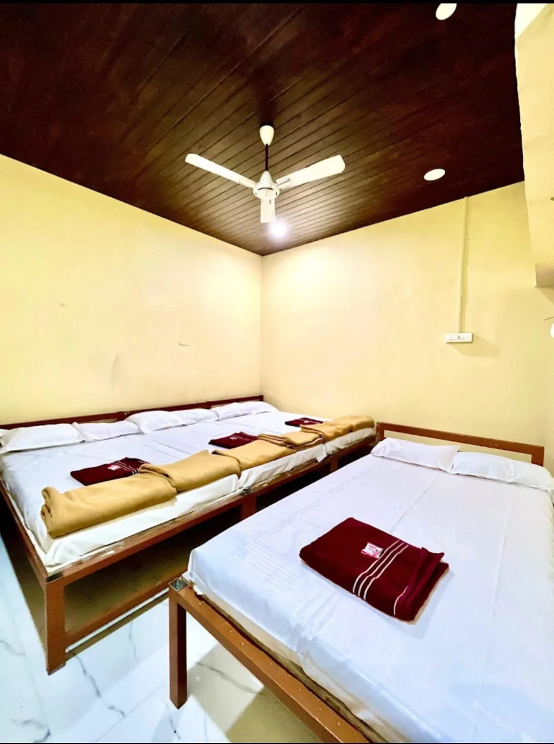 06 Sharing Room in Dandeli