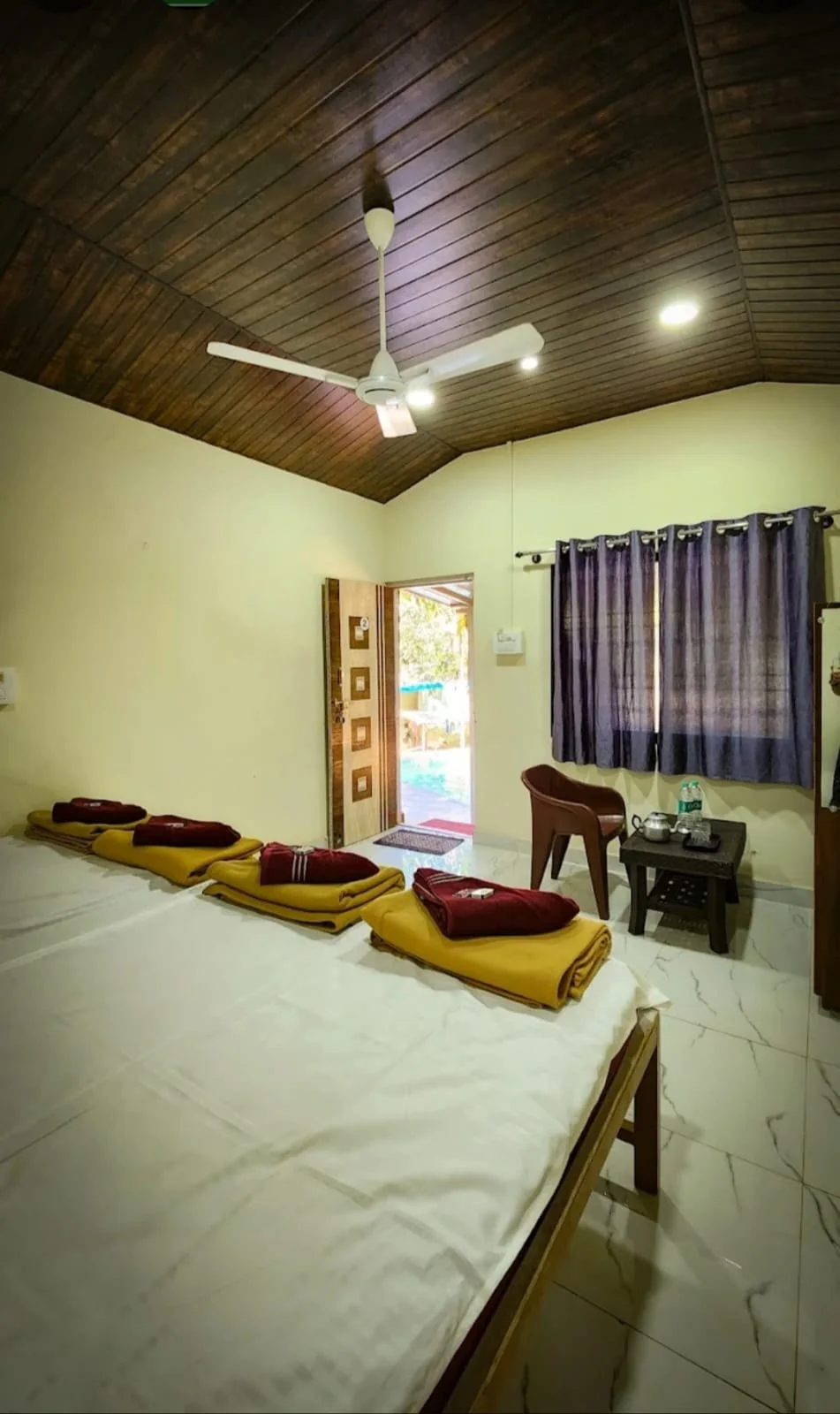 06 Sharing Room in Dandeli