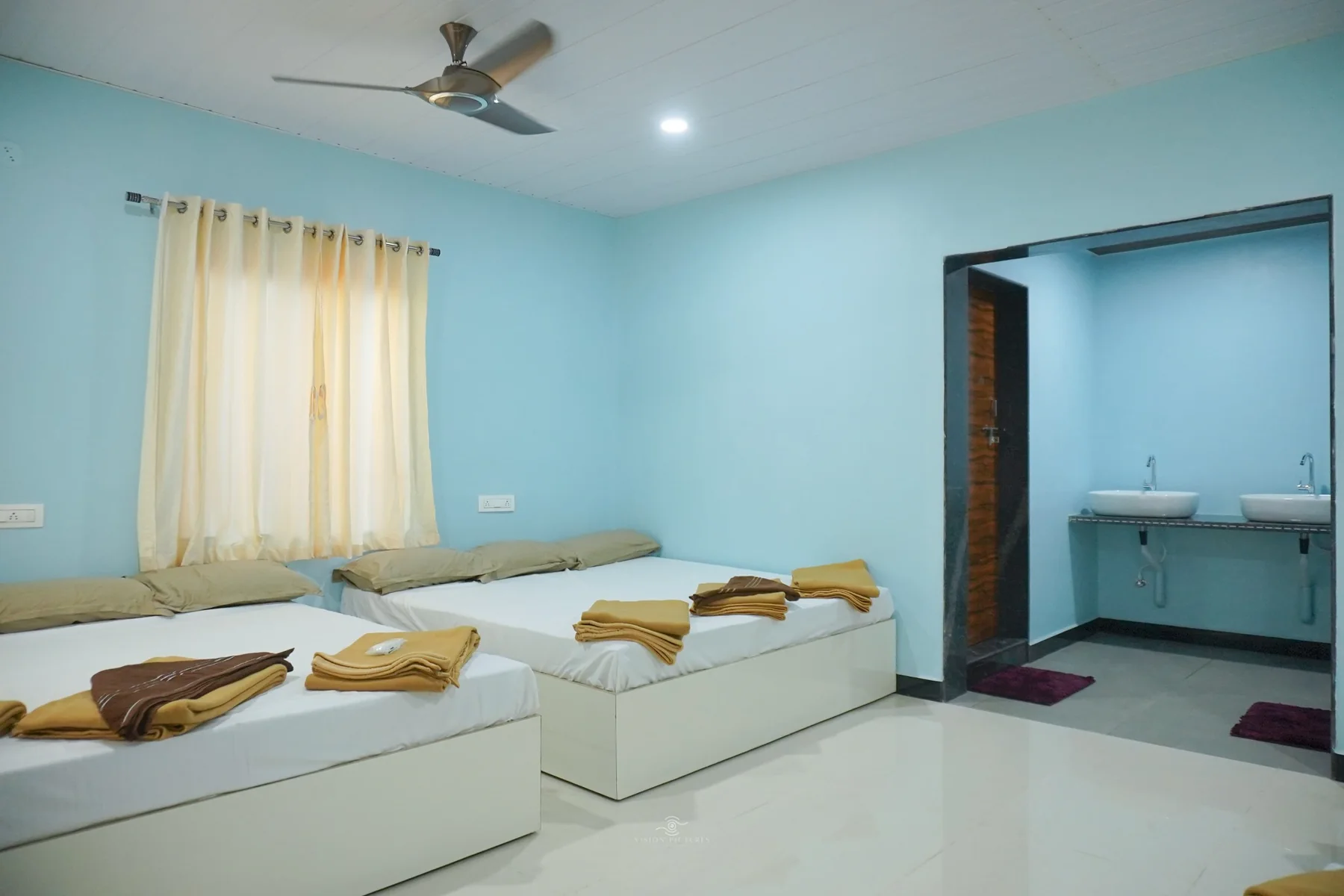 5 Sharing Deluxe Room in Dandeli